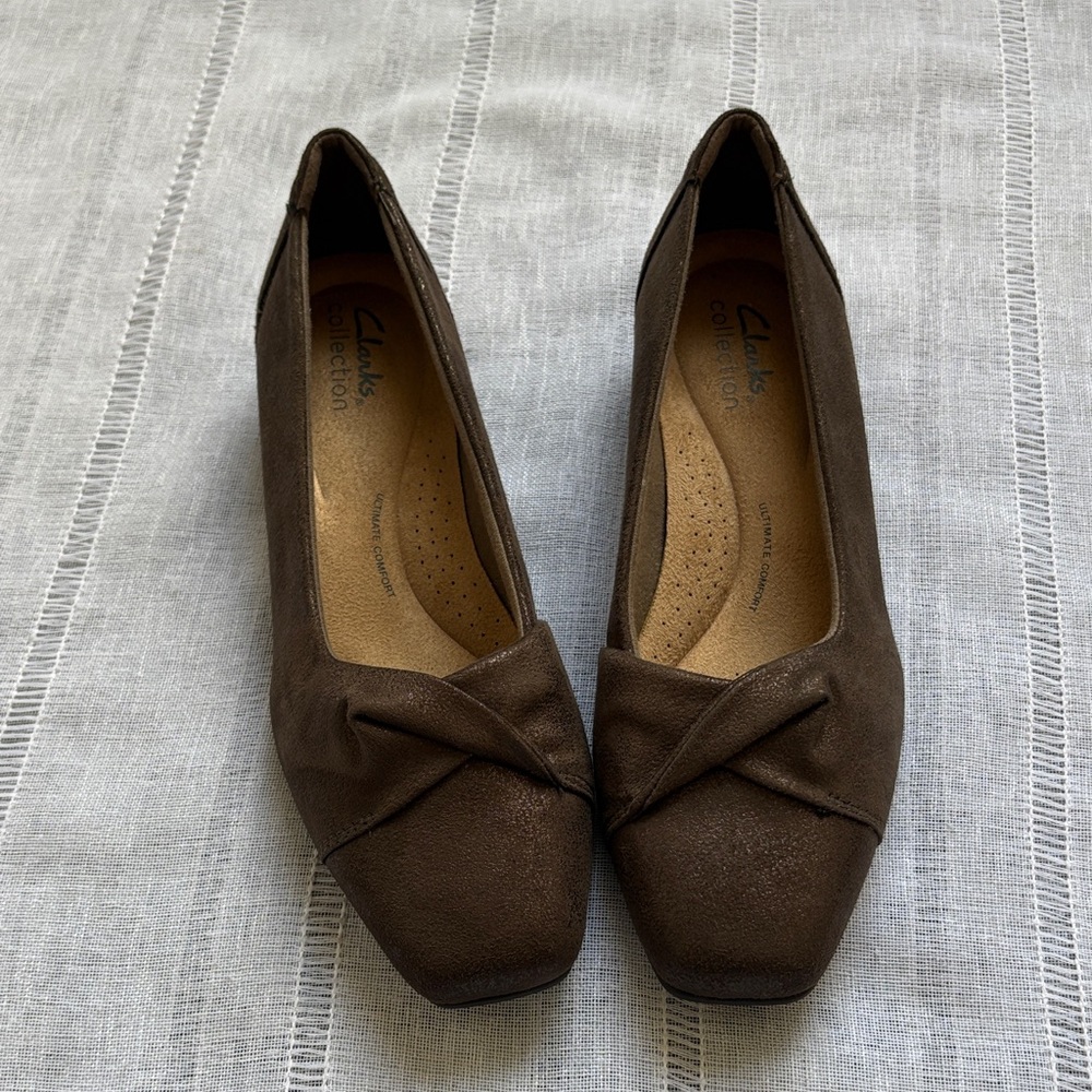 Clarks Tilmont Dalia Loafer in Bronze
